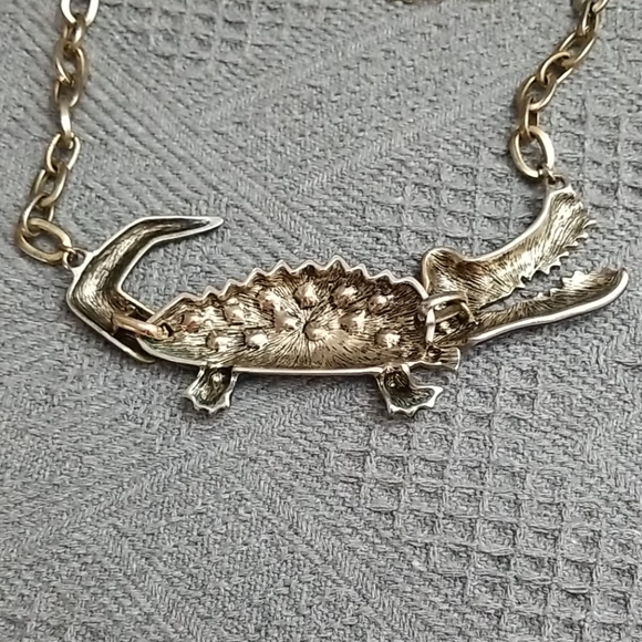 Betsey Johnson ALLIGATOR NECKLACE - Picture 7 of 14